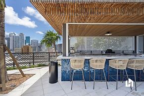 Stylish Apartments with Partial Ocean Views in Downtown