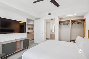 Stylish Apartments with Partial Ocean Views in Downtown