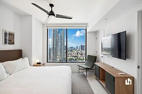 Stylish Apartments with Partial Ocean Views in Downtown