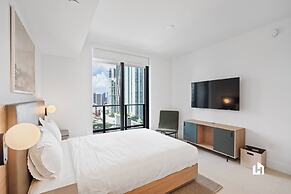 Stylish Apartments with Partial Ocean Views in Downtown