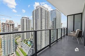 Stylish Apartments with Partial Ocean Views in Downtown