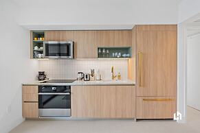 Stylish Apartments with Partial Ocean Views in Downtown