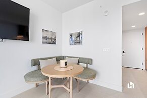 Stylish Apartments with Partial Ocean Views in Downtown