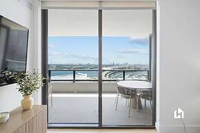 Stylish Apartments with Partial Ocean Views in Downtown