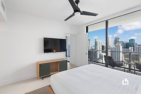 Stylish Apartments with Partial Ocean Views in Downtown