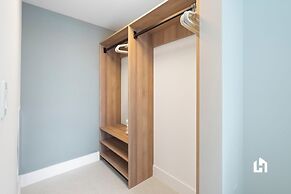 Stylish Apartments with Partial Ocean Views in Downtown