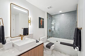 Stylish Apartments with Partial Ocean Views in Downtown