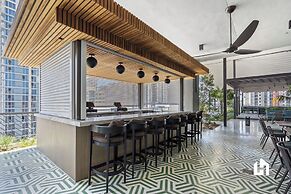 Stylish Apartments with Partial Ocean Views in Downtown