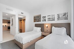 Stylish Apartments with Partial Ocean Views in Downtown