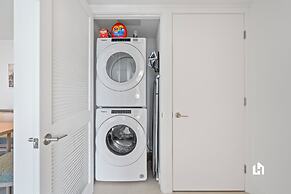 Stylish Apartments with Partial Ocean Views in Downtown