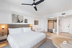 Stylish Apartments with Partial Ocean Views in Downtown