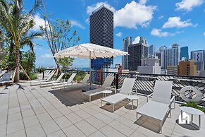 Stylish Apartments with Partial Ocean Views in Downtown