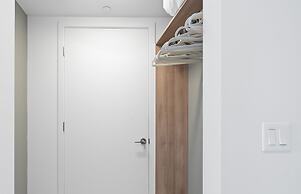 Stylish Apartments with Partial Ocean Views in Downtown