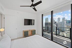 Stylish Apartments with Partial Ocean Views in Downtown