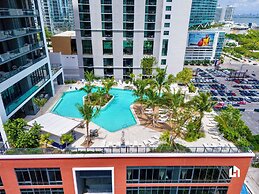 Stylish Apartments with Partial Ocean Views in Downtown