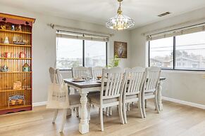 Mendel Manor by Avantstay Walk to Beach! Large Deck + Patio