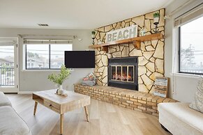 Mendel Manor by Avantstay Walk to Beach! Large Deck + Patio