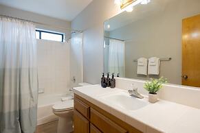 Mendel Manor by Avantstay Walk to Beach Large Deck Patio