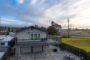 Mendel Manor by Avantstay Walk to Beach Large Deck Patio