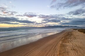 Mendel Manor by Avantstay Walk to Beach Large Deck Patio