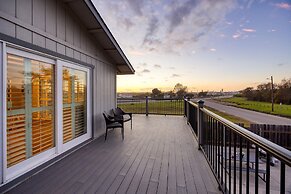Mendel Manor by Avantstay Walk to Beach Large Deck Patio