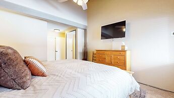 Modern Cabin for 6, Near Slopes + Canyon Lodge!