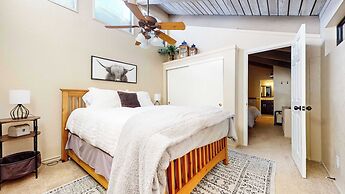 Modern Cabin for 6, Near Slopes + Canyon Lodge!