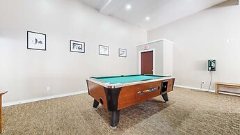 Modern Cabin for 6, Near Slopes + Canyon Lodge!