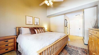 Modern Cabin for 6, Near Slopes + Canyon Lodge!