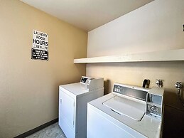 Modern Cabin for 6, Near Slopes + Canyon Lodge!