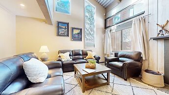 Modern Cabin for 6, Near Slopes + Canyon Lodge!