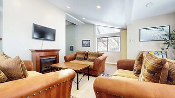 Modern Cabin for 6, Near Slopes + Canyon Lodge!