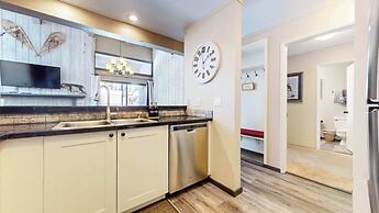 Modern Cabin for 6, Near Slopes + Canyon Lodge!