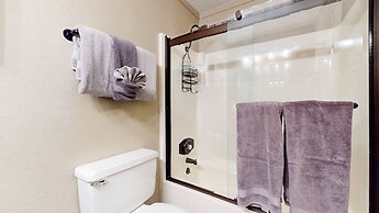 Modern Cabin for 6, Near Slopes + Canyon Lodge!