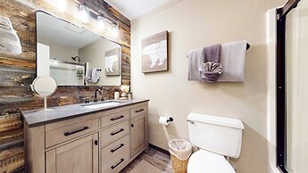 Modern Cabin for 6, Near Slopes + Canyon Lodge!