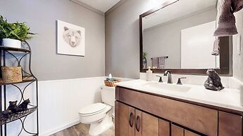 Modern Cabin for 6, Near Slopes + Canyon Lodge!