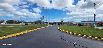 Gulfway Motel By OYO Near Airport I 37