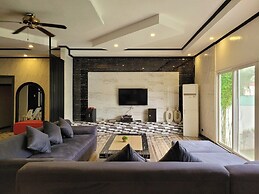 Jewelry Hotel and Resort