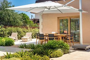 Villa Bali with Pool by Wonderful Italy