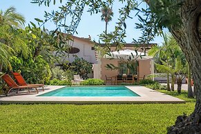 Villa Bali with Pool by Wonderful Italy