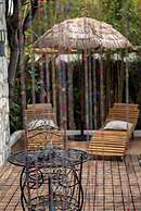 E DWELL IN MANDARA