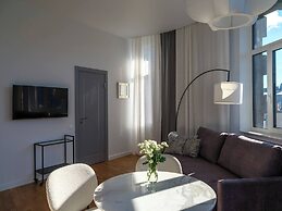 Miro Rooms Center Cloud - Quite Chic