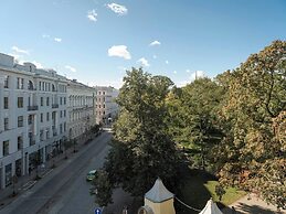 Miro Rooms Center Cloud - Quite Chic