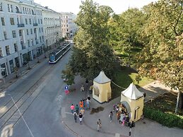 Miro Rooms Center Cloud - Quite Chic