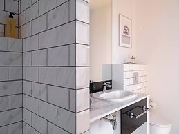 Miro Rooms Center Cloud - Quite Chic