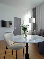 Miro Rooms Center Cloud - Quite Chic