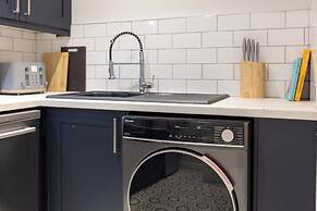 The Annick Suite No.2