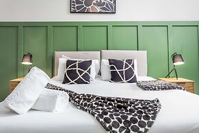 The Annick Suite No.2