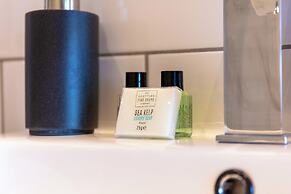 The Annick Suite No.2