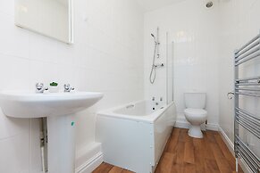 4 Bed Derby House - Long Stays- Parking